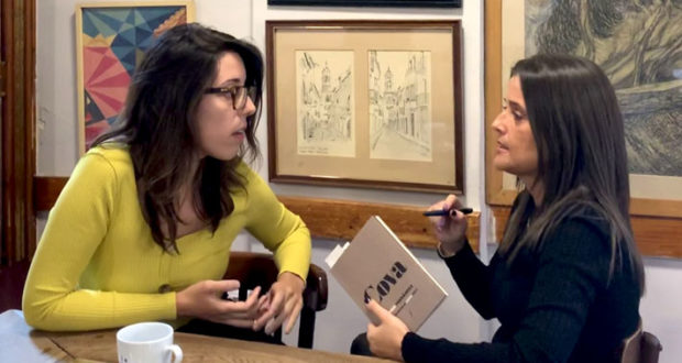 Anna Fernández y Cristina Redondo xerrant sobre Cova, Editorial Fonoll, primer poemari de l'Anna Fernández