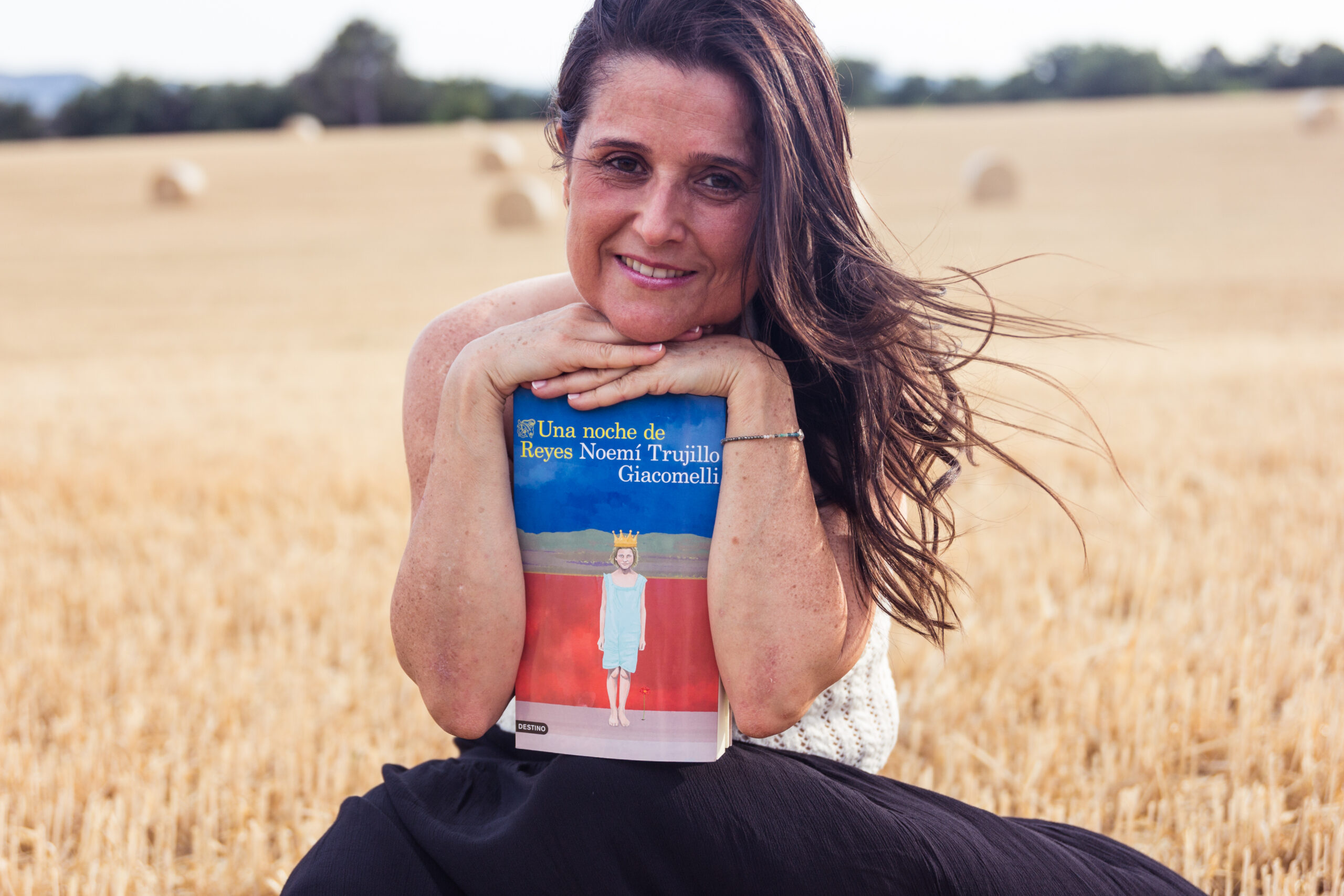 CRISTINA REDONDO , FOTO DE CESC SALES, CON UNA NOCHE DE REYES, DE NOEMI TRUJILLO GIACOMELLI